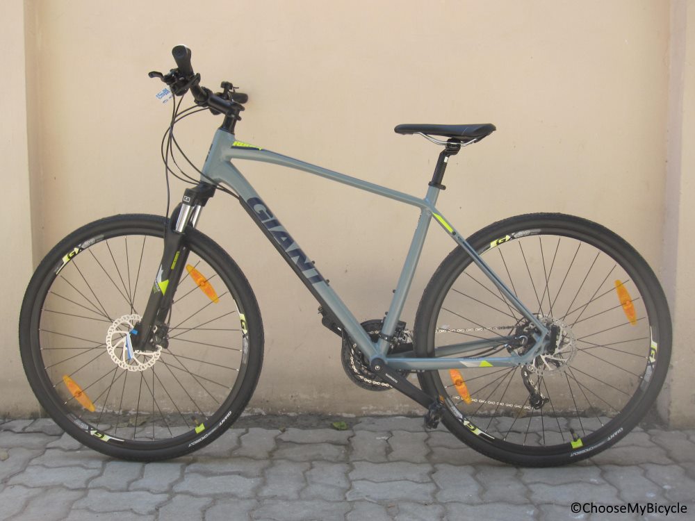 giant roam 2 disc bicycle Giant 700C ChooseMyBicycle Its flat handlebar and upright riding position ensure comfort and control on varied terrain Conquer any terrain with the