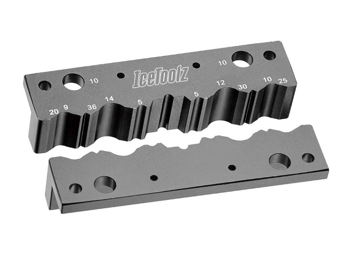 Icetoolz Axle Vise